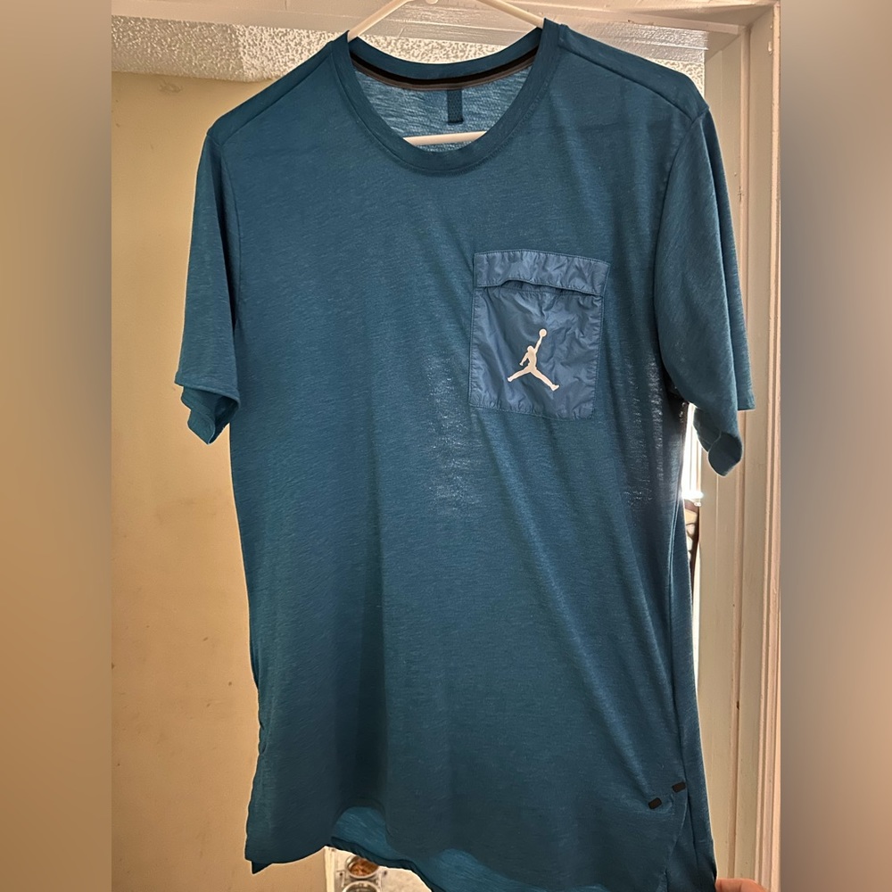 Nike Jordan jumpman 23 medium men’s tshirt with front pocket
